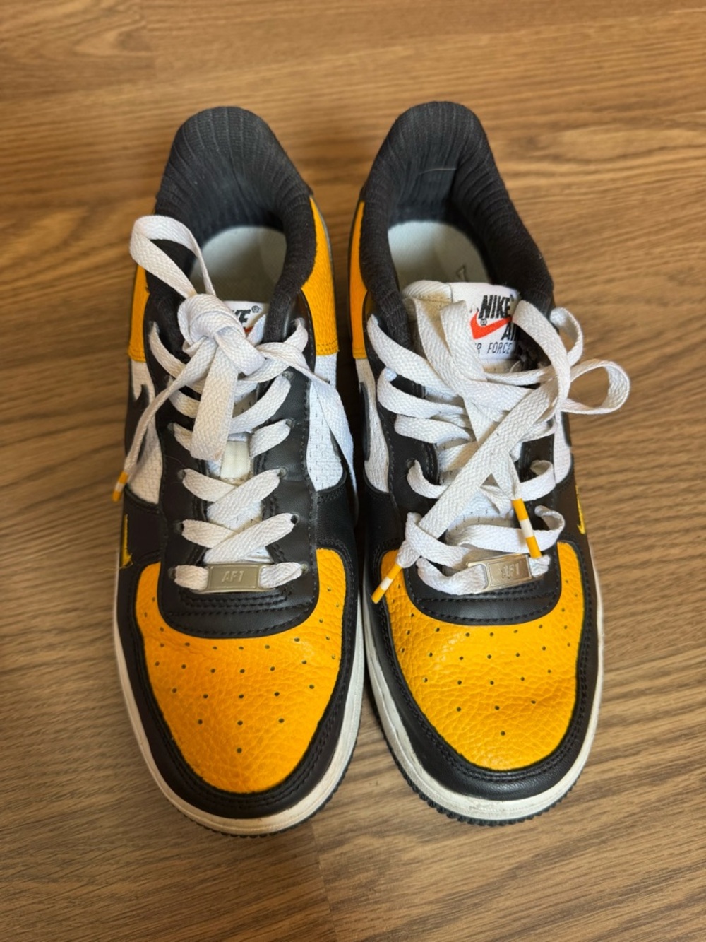 Nike Low-Top Sneakers in Yellow, Black & White - Picture 15 of 16